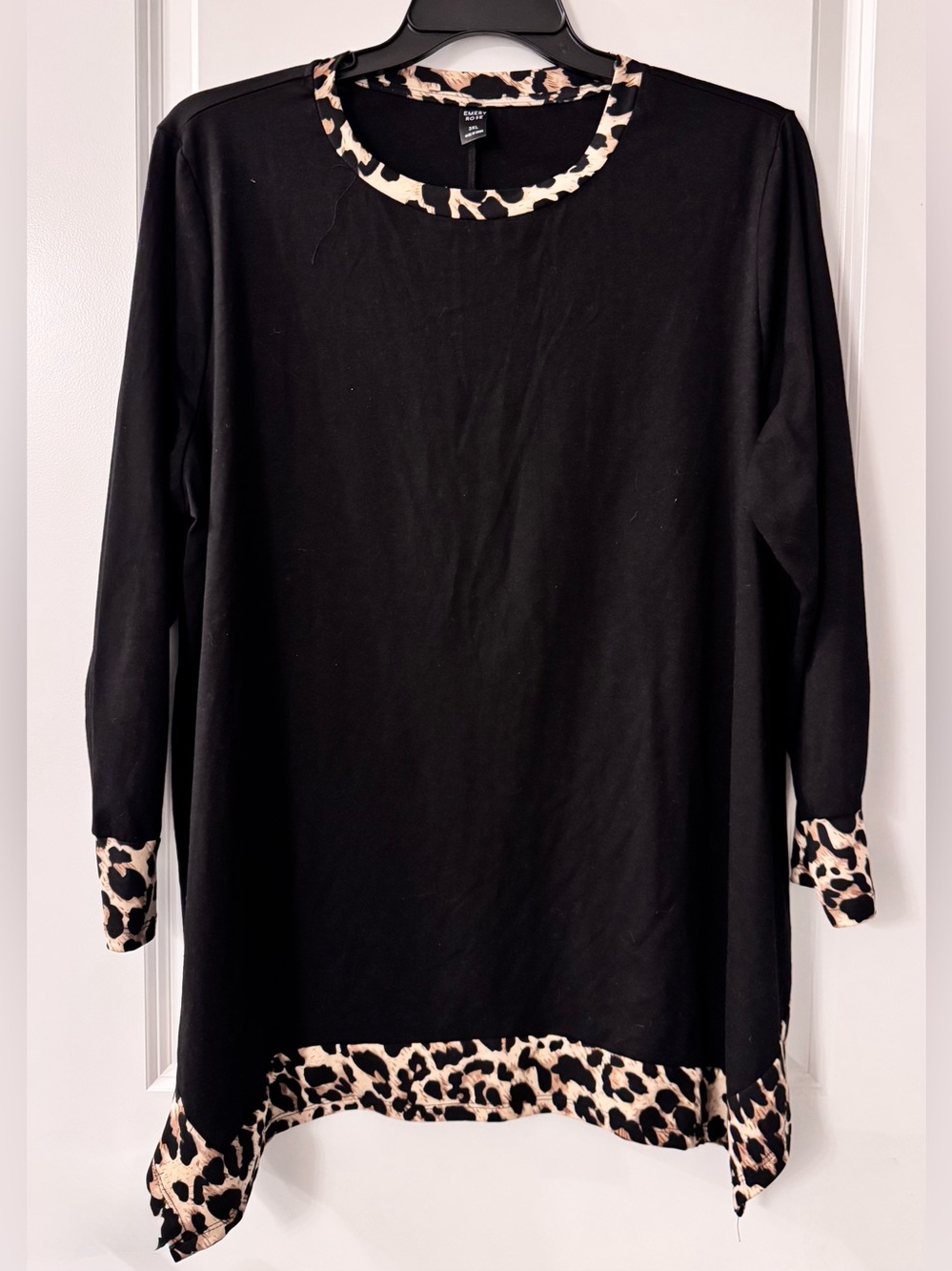 Emery Rose Asymmetrical Hem Long Sleeve Tunic Black Leopard Animal Print Accent